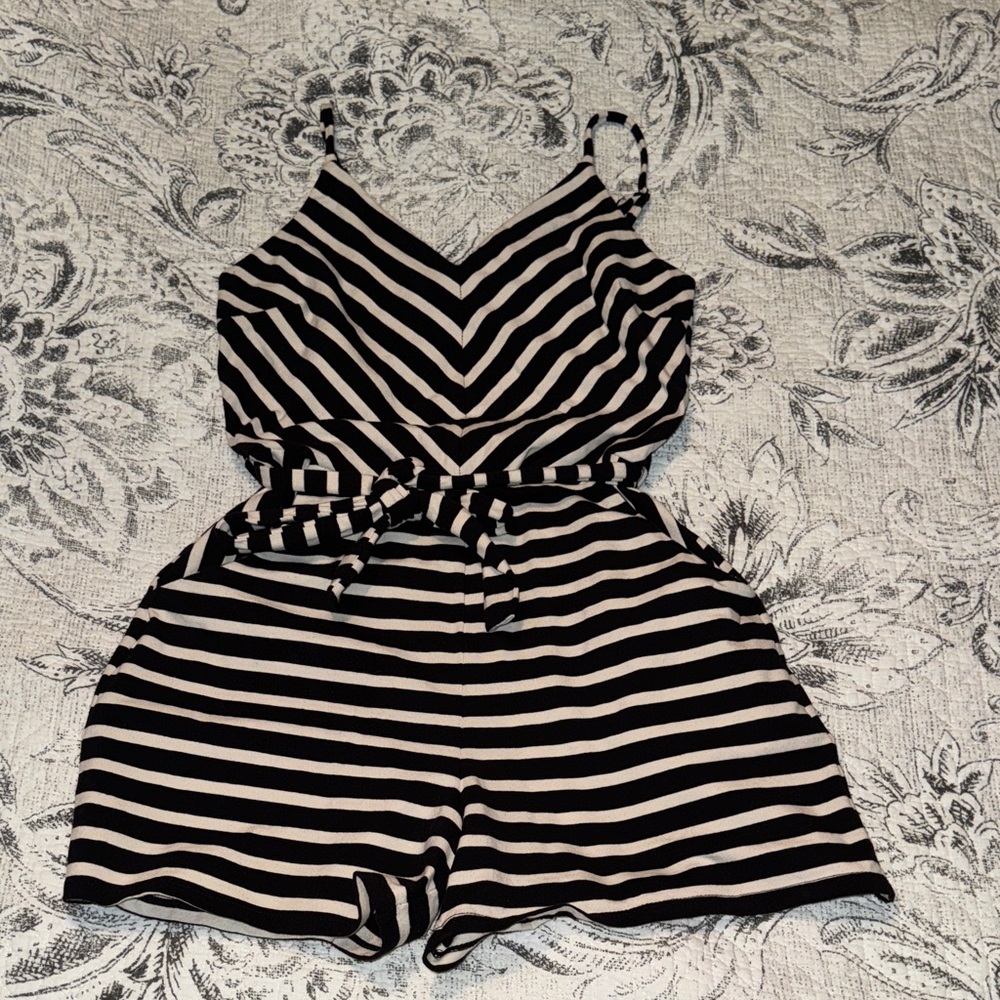 Like New Chic Striped Black and Cream Monteau Los Angeles Romper